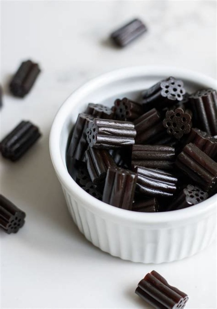 What are the ingredients in black licorice?