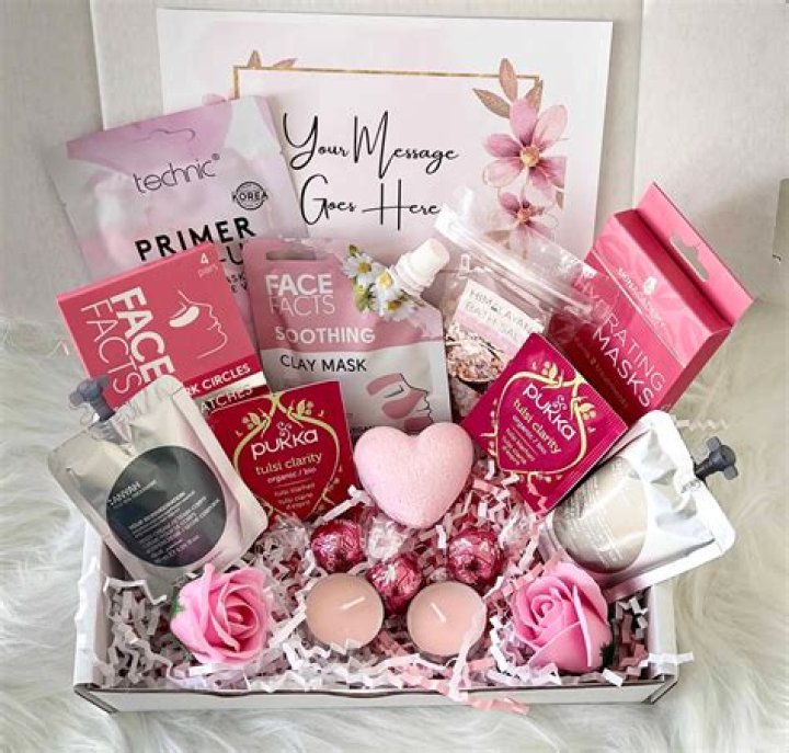 What can I put in a Christmas hamper for my mum?