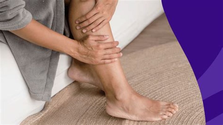 What causes lower leg and knee swelling?