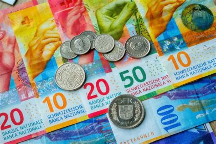 What currency is Femtio kronor?