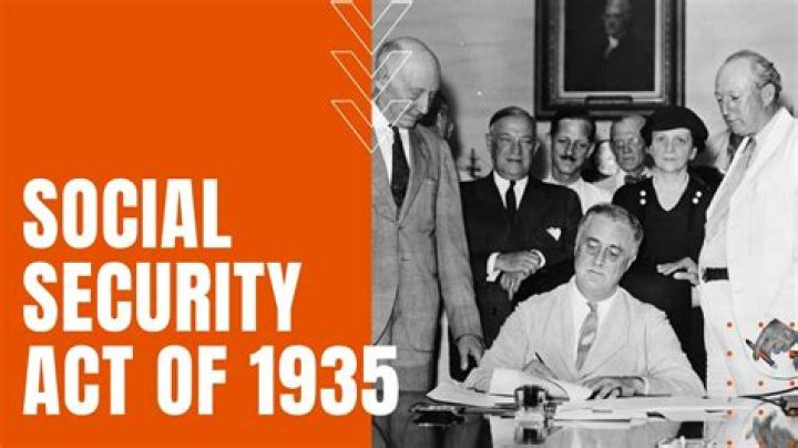 What did the Social Security Act of 1935 do?