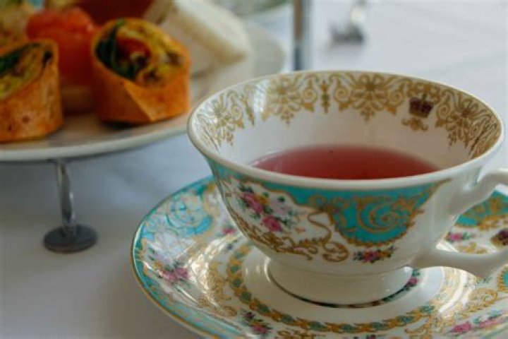 What does tea time mean in England?