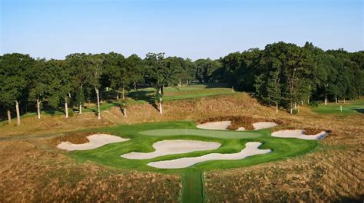 What does the warning sign say at Bethpage Black?