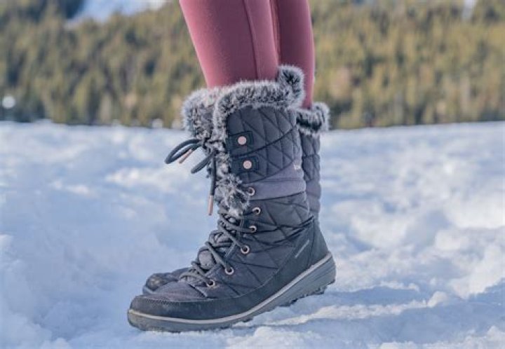 What happens to Kemmerich's boots in Chapter 11?