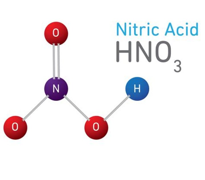 What happens when nitric acid is added to lead carbonate?