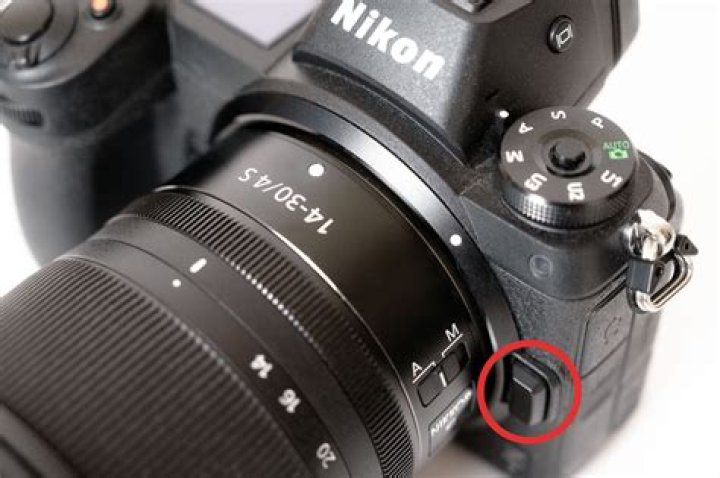 What is 700d in DSLR?