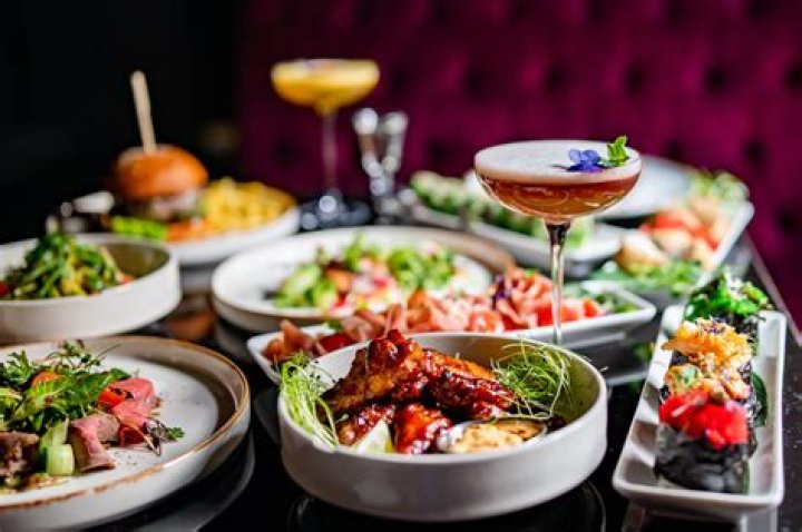 What is a food and beverage minimum at a country club?