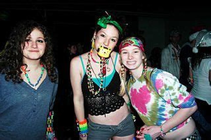 What is a raver girl?