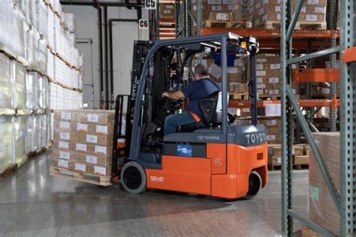 What is a safe speed for a forklift?