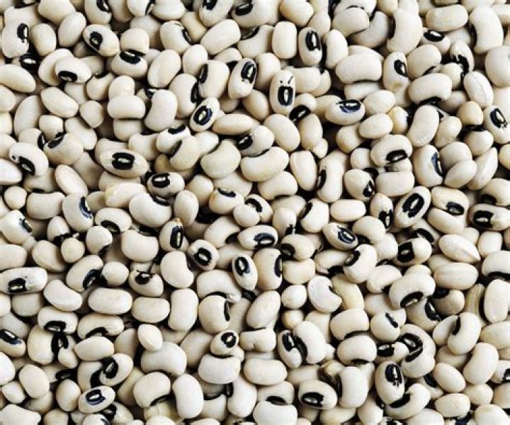 What is a serving of black eyed peas?