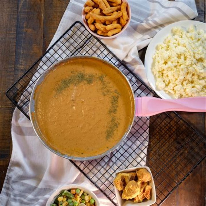 What is korma sauce made of?