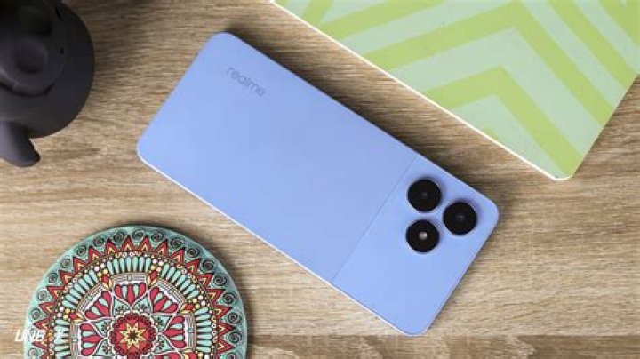 What is Samsung's flagship phone?