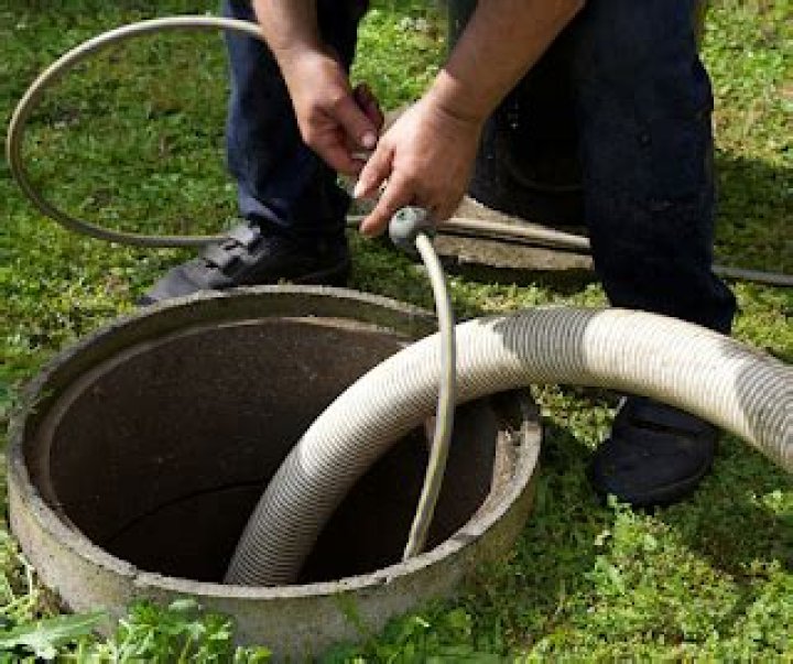 What is septic baffle?
