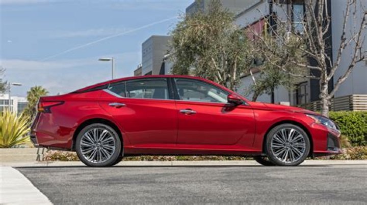 What is Sport mode on Nissan Altima?