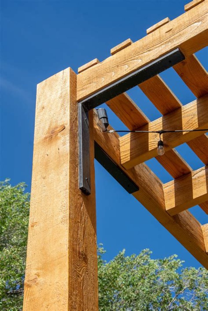 What is the difference between timber frame and post and beam?