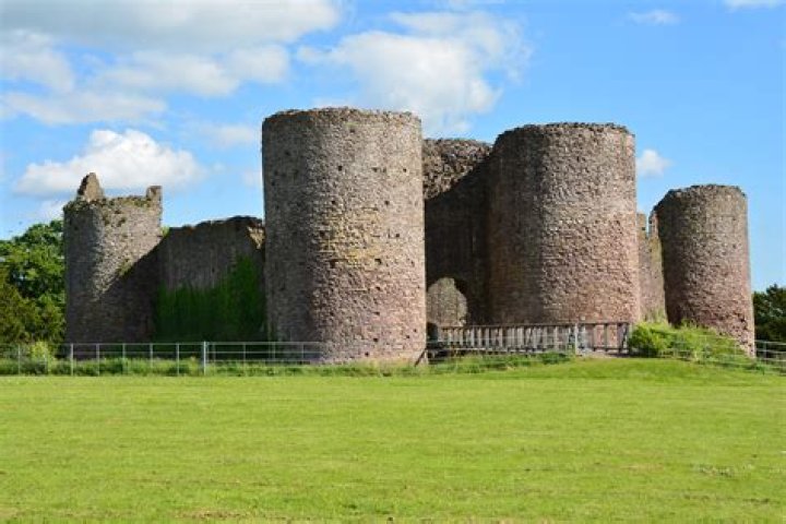 What is the strongest part of a castle called?