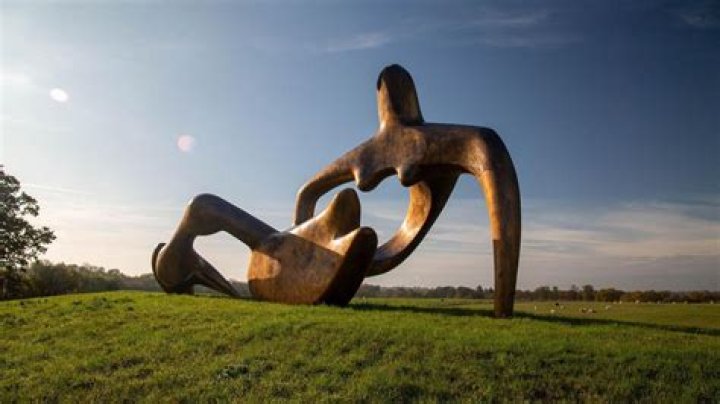 What kind of art is Henry Moore best known for?