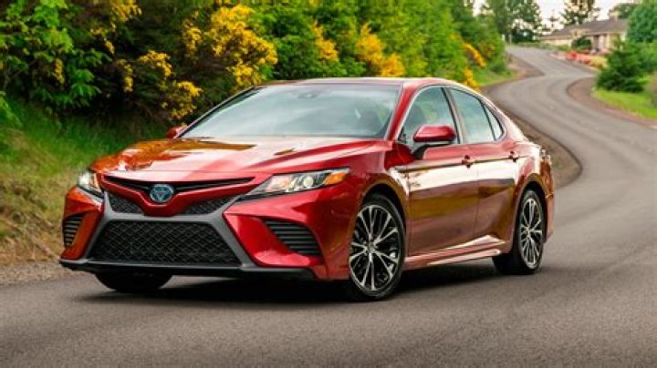 What kind of transmission does a 2019 Toyota Camry have?