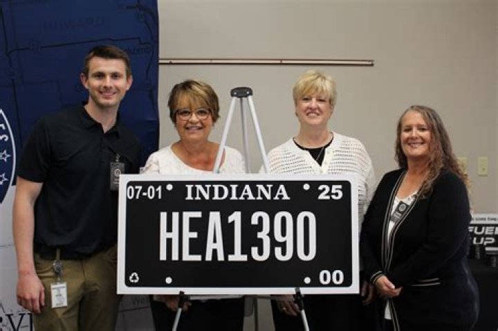 What license plate says Land of Lincoln?