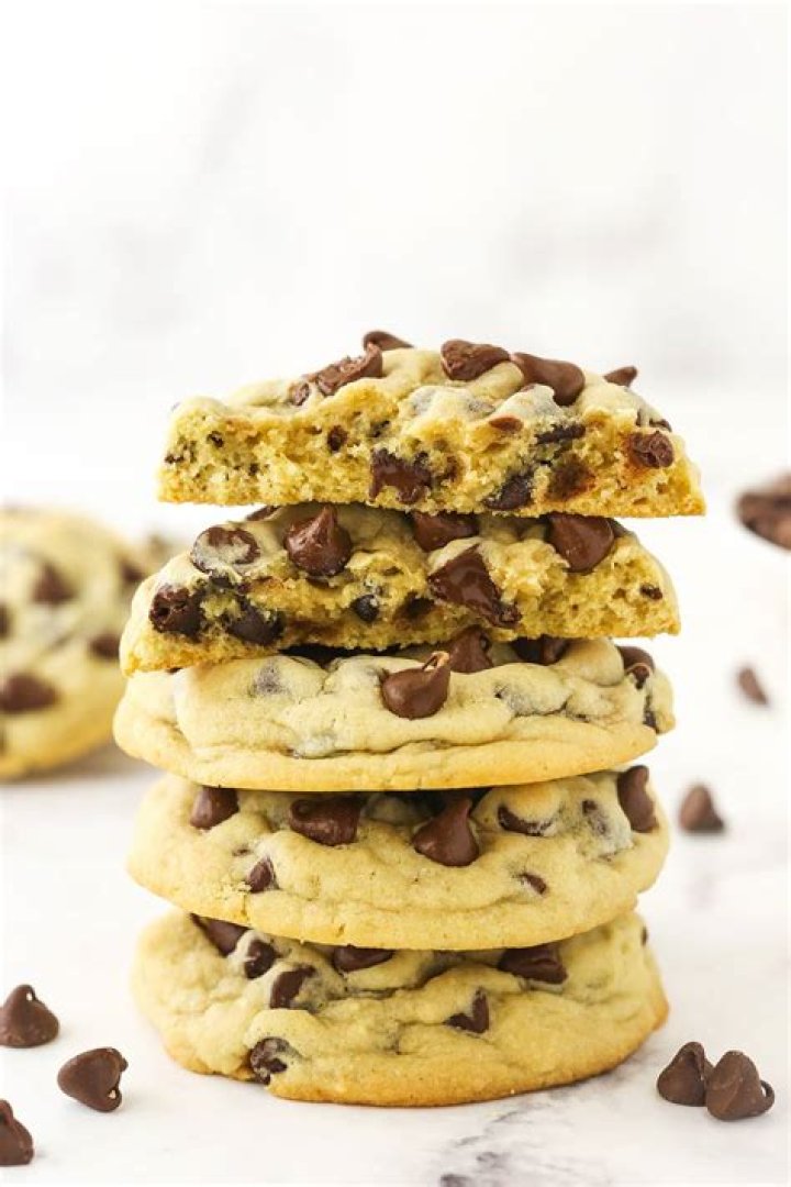 What makes cookies soft or crunchy?