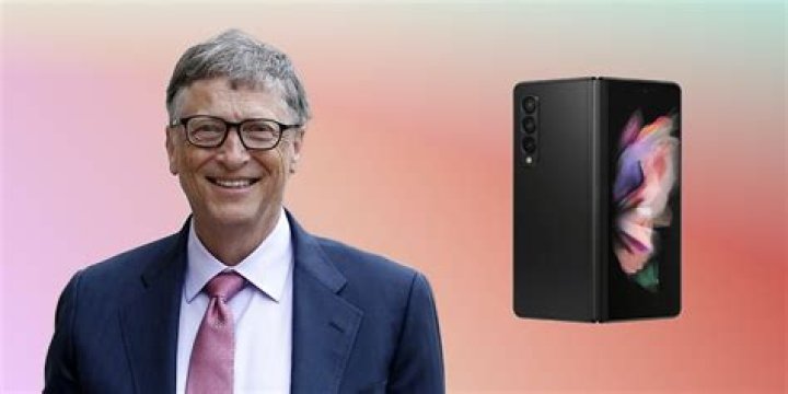 What phone does Bill Gates use?