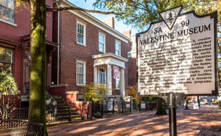 What state is the city of Valentine in?
