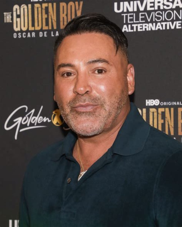 What was Oscar De La Hoya's record?