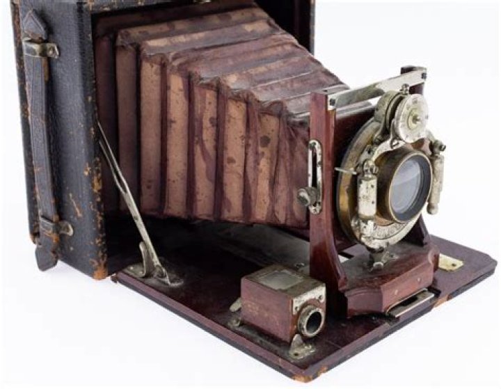 When did the first camera phone come out in the US?