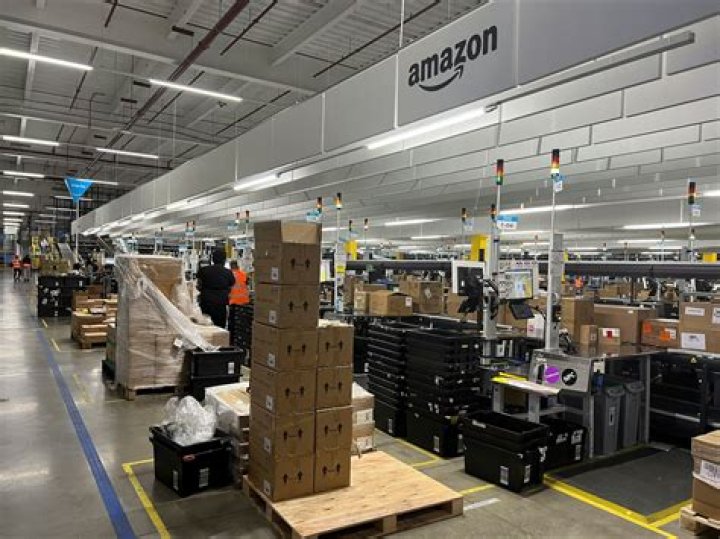 Where are Amazon pop up stores?