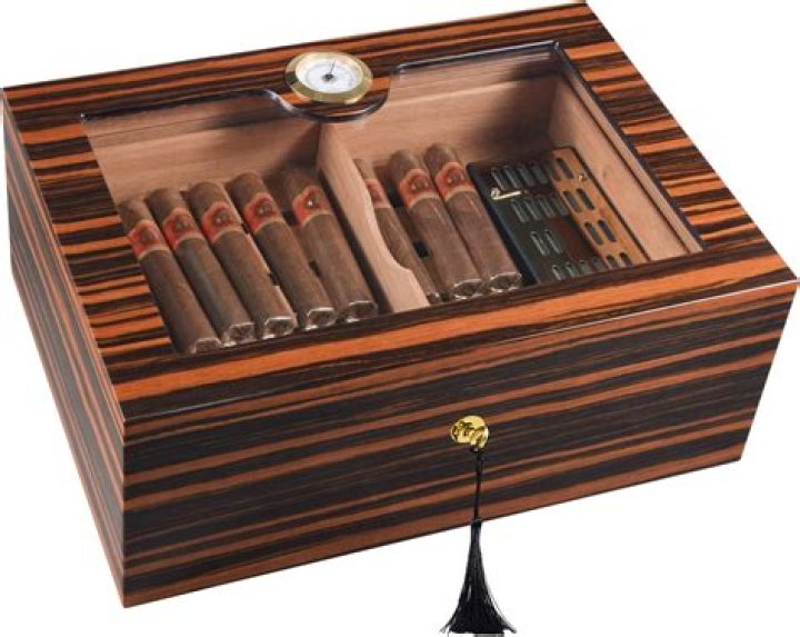 Where do you put a humidifier in a glass top humidor?
