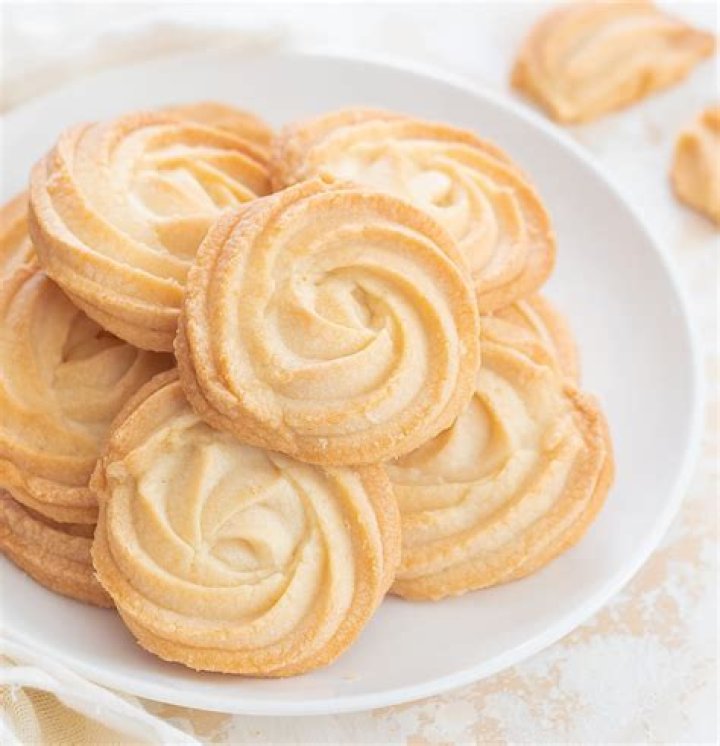Which is better session or cookie?