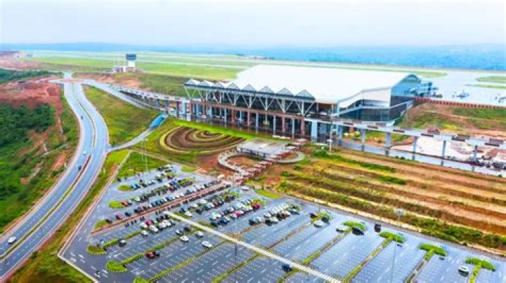 Which is the nearest airport to Thekkady?