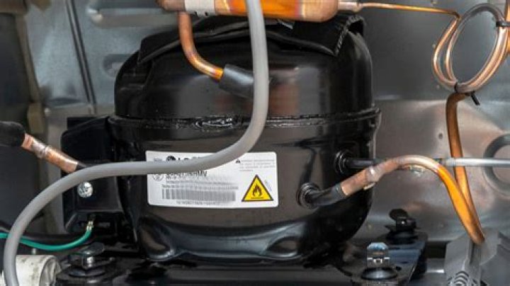 Which oil is used in refrigerator compressor?