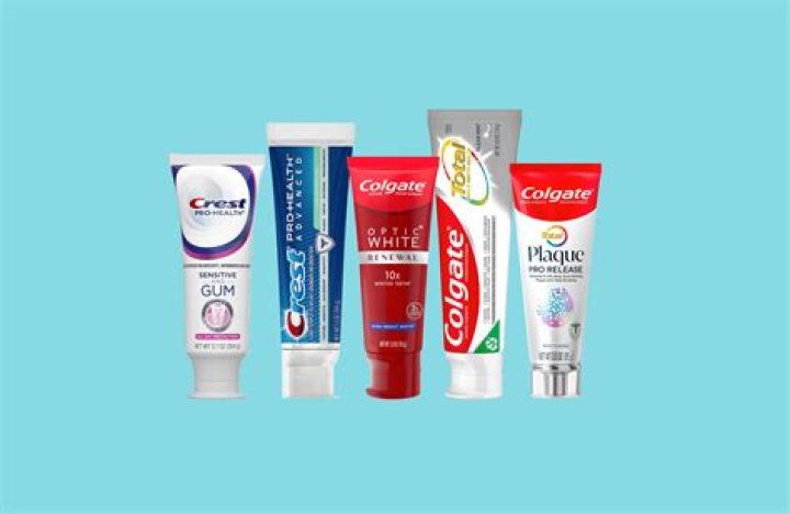 Which toothpaste is best for whitening teeth in Pakistan?