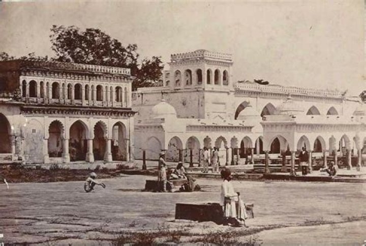 Who founded Ahmedabad?