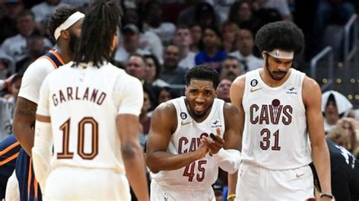 Who is number 5 on the Cleveland Cavaliers?