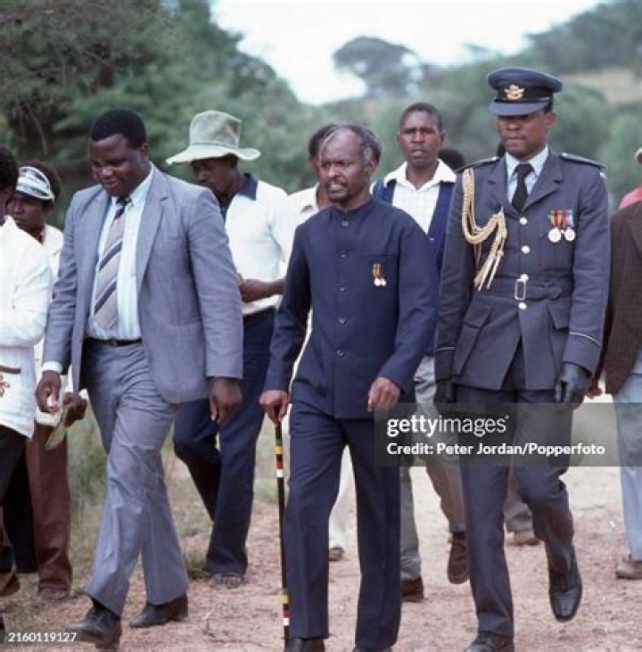Who is the first president of Zimbabwe?