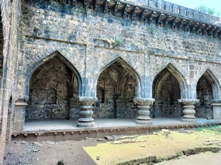 Who won panhala fort for Shivaji?