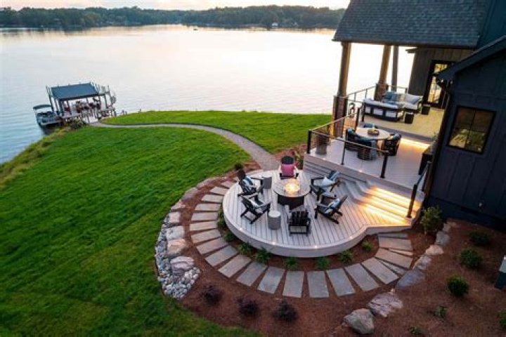 Who won the HGTV Sapphire NC home?