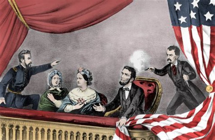 Why did Lincoln in the 100 die?