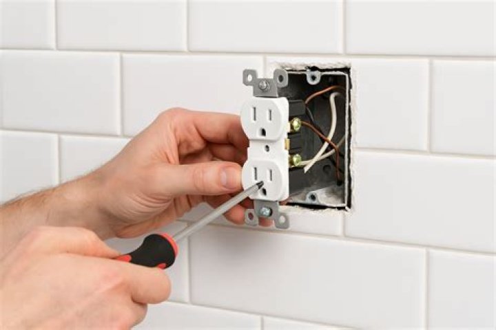 Why do some electrical outlets have a horizontal?