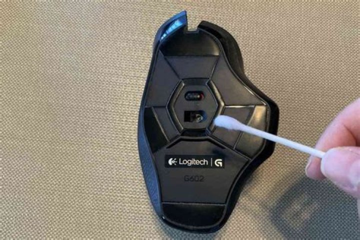 Why does my Logitech mouse keep disconnecting?